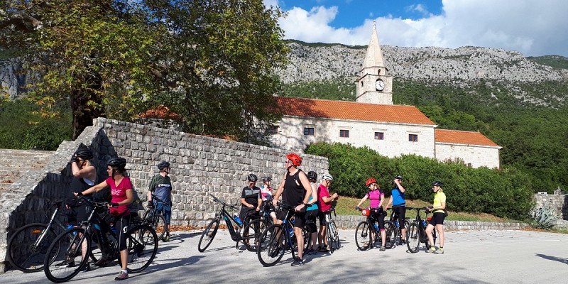 Pedal Dubrovnik countryside
(with regular or electric bikes)